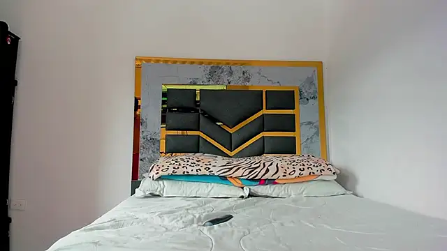 Snapshot of MattDevon chatting on October 13, 7:14 pm MattDevon online show from October 13, 7:14 pm