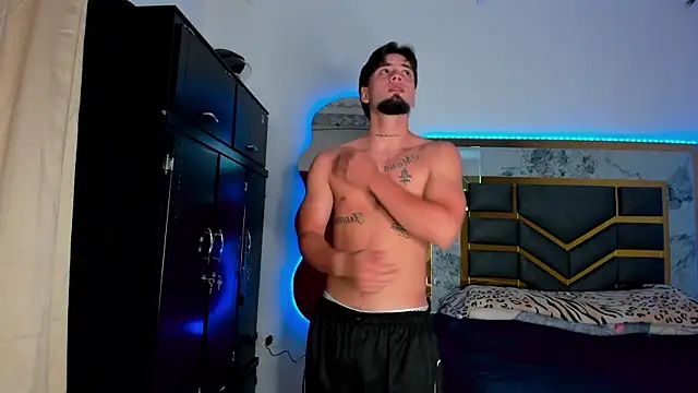 Snapshot of MattDevon chatting on October 22, 8:19 pm MattDevon online show from October 22, 8:19 pm