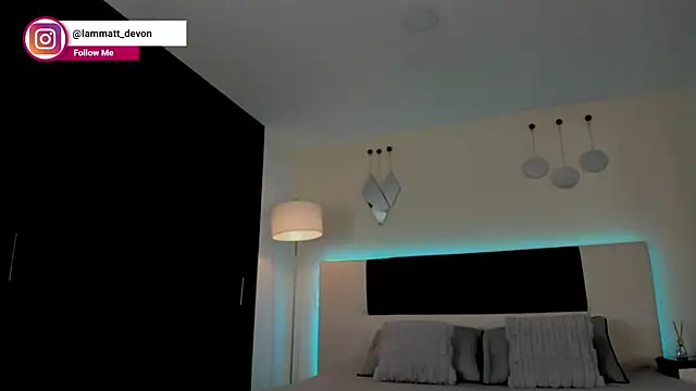 Snapshot of MattDevon chatting on December 2, 4:40 am MattDevon online show from December 2, 4:40 am