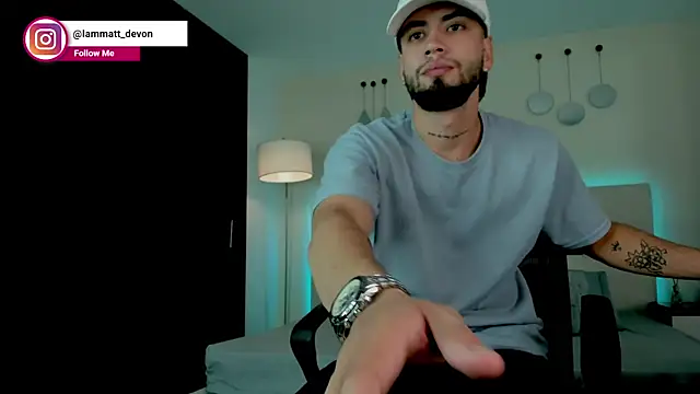 Snapshot of MattDevon chatting on December 3, 3:58 am MattDevon online show from December 3, 3:58 am