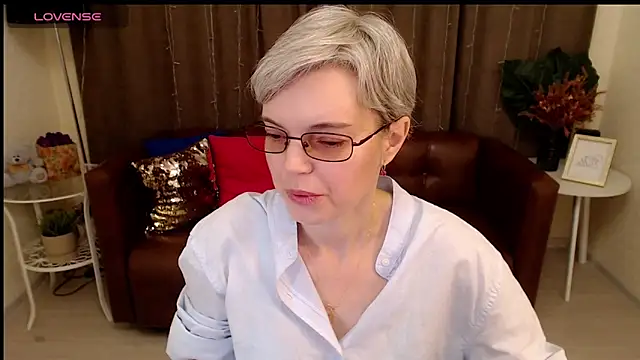 Cutie Erikaa1 online show from March 7, 2:36 am