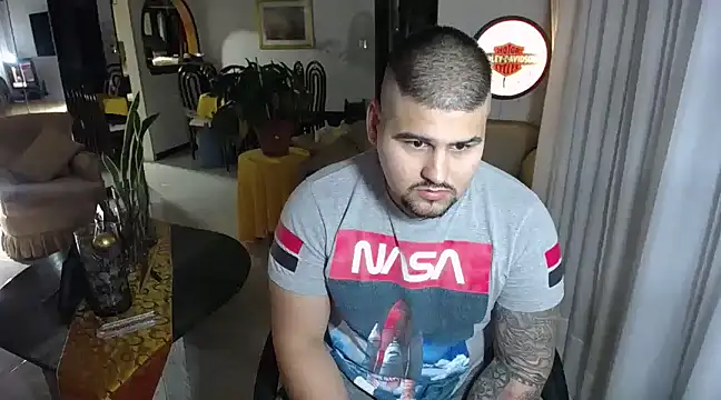 Snapshot of pitbullveryhot chatting on February 21, 8:07 am pitbullveryhot online show from February 21, 8:07 am