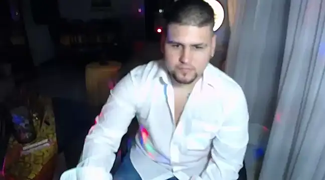 Snapshot of pitbullveryhot chatting on March 3, 5:20 am pitbullveryhot online show from March 3, 5:20 am