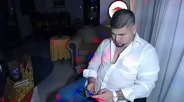 Snapshot of pitbullveryhot chatting on March 3, 8:27 am pitbullveryhot online show from March 3, 8:27 am