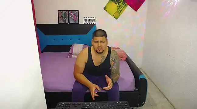 Snapshot of pitbullveryhot chatting on March 11, 12:00 am pitbullveryhot online show from March 11, 12:00 am