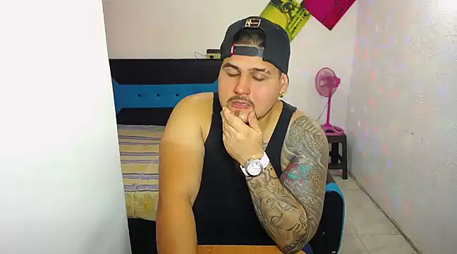 Snapshot of pitbullveryhot chatting on March 13, 6:37 am pitbullveryhot online show from March 13, 6:37 am