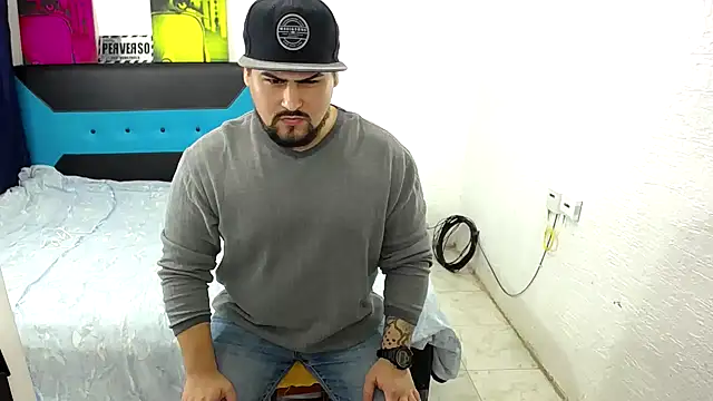 Snapshot of pitbullveryhot chatting on October 3, 2:19 am pitbullveryhot online show from October 3, 2:19 am