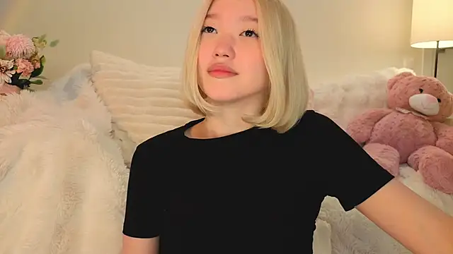 Snapshot of milli_sun_ chatting on June 12, 5:06 am milli sun online show from June 12, 5:06 am
