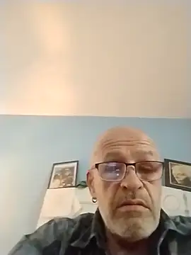 Snapshot of geilerschwanz64 chatting on April 25, 9:45 am geilerschwanz64 online show from April 25, 9:45 am