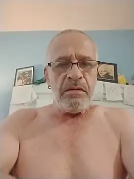 Snapshot of geilerschwanz64 chatting on May 13, 2:14 pm geilerschwanz64 online show from May 13, 2:14 pm