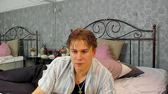 Snapshot of Marcus_Swampov chatting on December 24, 5:05 am Marcus Swampov online show from December 24, 5:05 am