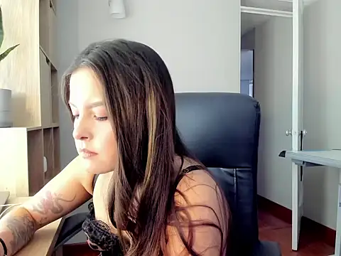 AmandaCallum online show from July 11, 3:15 pm