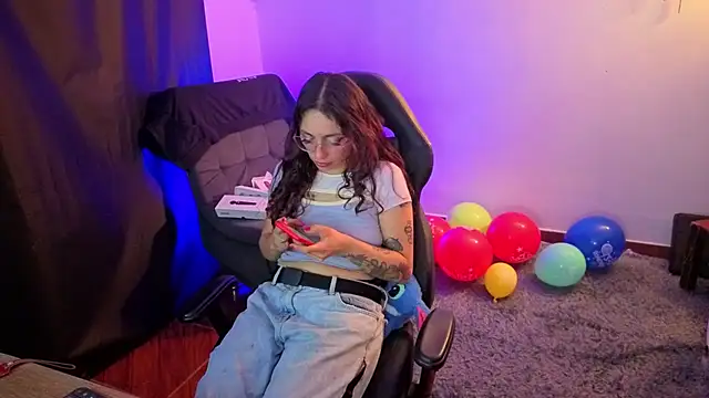 Snapshot of katianzayn chatting on September 18, 5:20 am katianzayn online show from September 18, 5:20 am