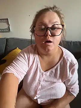 Snapshot of Tallulah-mae-xoxox chatting on May 31, 11:50 am Tallulah-mae-xoxox online show from May 31, 11:50 am