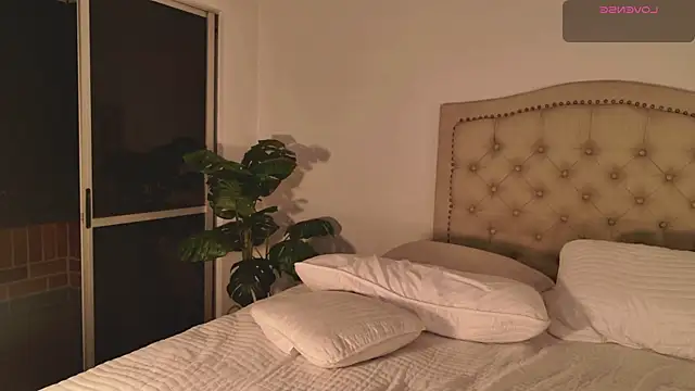 Snapshot of Scarlett_grand chatting on October 7, 11:24 pm Scarlett grand online show from October 7, 11:24 pm