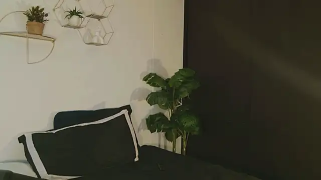 Snapshot of Scarlett_grand chatting on May 22, 10:04 pm Scarlett grand online show from May 22, 10:04 pm