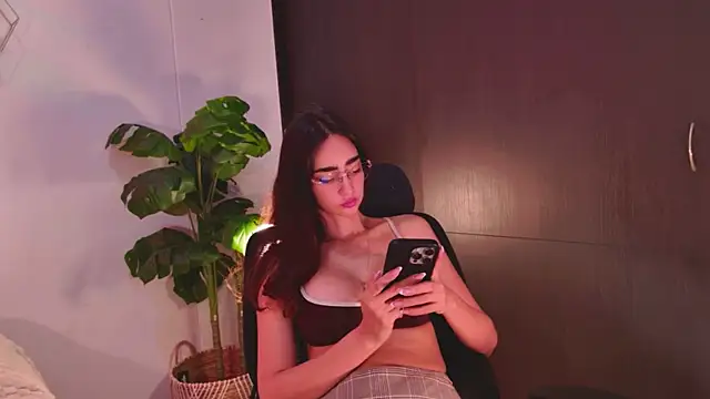 Snapshot of Scarlett_grand chatting on June 28, 3:40 pm Scarlett grand online show from June 28, 3:40 pm