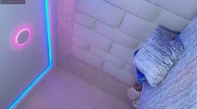 Snapshot of Hallyhott chatting on February 26, 10:26 am Hallyhott online show from February 26, 10:26 am