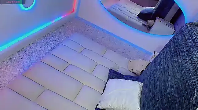 Snapshot of Hallyhott chatting on March 3, 4:25 am Hallyhott online show from March 3, 4:25 am