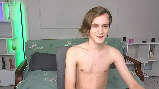 Snapshot of nikompell chatting on January 10, 3:07 am nikompell online show from January 10, 3:07 am