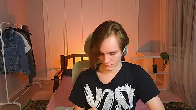 Snapshot of nikompell chatting on March 10, 11:49 pm nikompell online show from March 10, 11:49 pm