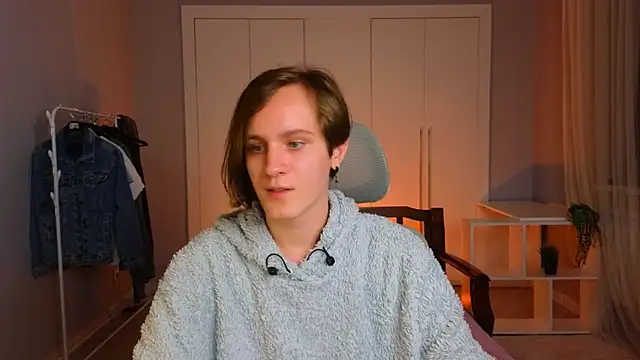 Snapshot of nikompell chatting on March 11, 7:25 pm nikompell online show from March 11, 7:25 pm