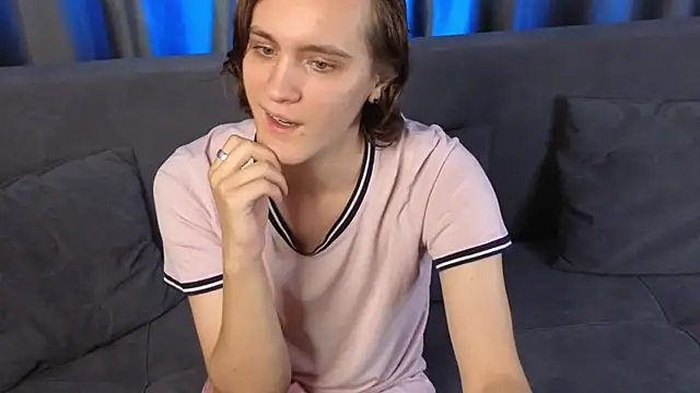 Snapshot of nikompell chatting on September 24, 7:44 am nikompell online show from September 24, 7:44 am