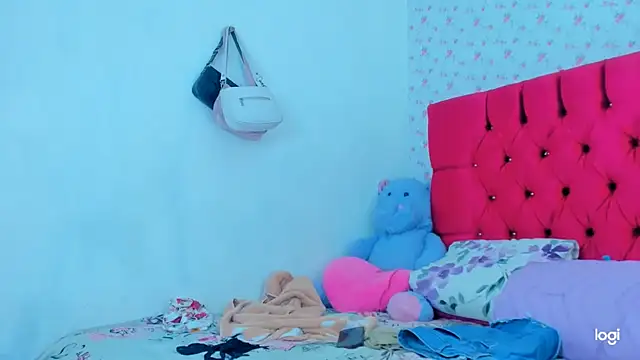 Snapshot of StassieBell chatting on November 27, 5:09 am StassieBell online show from November 27, 5:09 am