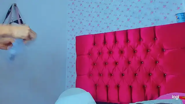 StassieBell online show from December 22, 5:48 am