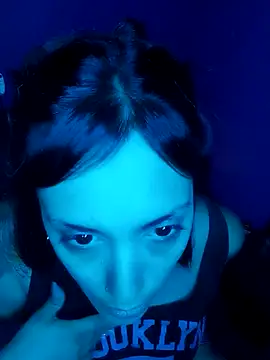 Snapshot of shishiii_11 chatting on December 23, 5:17 am shishiii 11 online show from December 23, 5:17 am