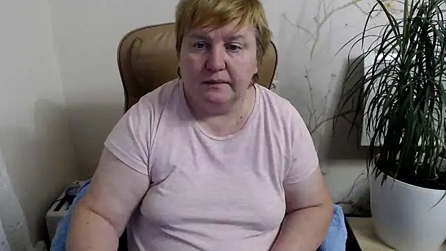 Snapshot of Limonka-Fire chatting on December 7, 2:57 pm Limonka-Fire online show from December 7, 2:57 pm