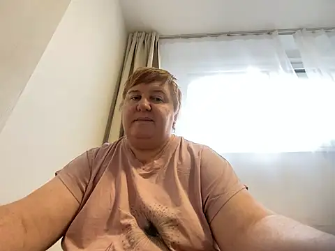 Snapshot of Limonka-Fire chatting on February 6, 1:43 pm Limonka-Fire online show from February 6, 1:43 pm