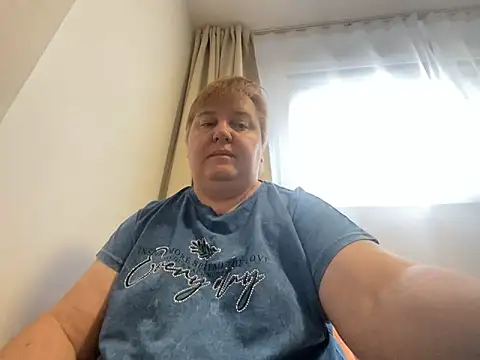 Snapshot of Limonka-Fire chatting on February 7, 9:26 am Limonka-Fire online show from February 7, 9:26 am