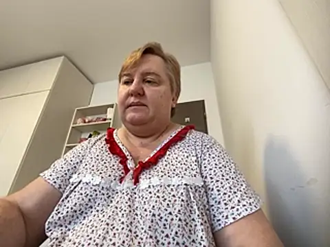 Snapshot of Limonka-Fire chatting on February 9, 9:16 am Limonka-Fire online show from February 9, 9:16 am