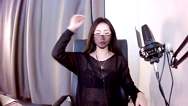 Snapshot of Fang-Xiaojie chatting on December 20, 10:49 am Fang-Xiaojie online show from December 20, 10:49 am