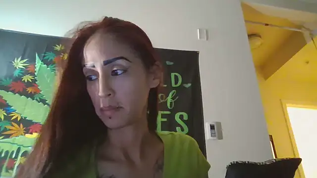 Snapshot of SexiiiMexiii chatting on December 26, 9:47 pm SexiiiMexiii online show from December 26, 9:47 pm