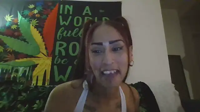 Snapshot of SexiiiMexiii chatting on January 24, 1:56 am SexiiiMexiii online show from January 24, 1:56 am