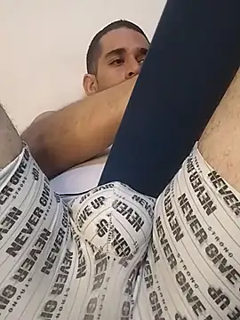 Snapshot of CRISTHIAN_GREY01 chatting on March 23, 6:26 am CRISTHIAN GREY01 online show from March 23, 6:26 am