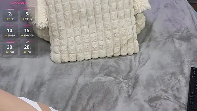 MayaEdison online show from December 5, 12:30 am