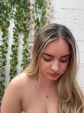 imlindapink online show from February 6, 5:16 pm