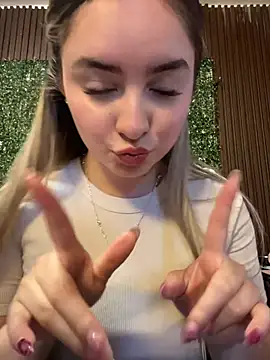 imlindapink online show from July 23, 7:01 pm
