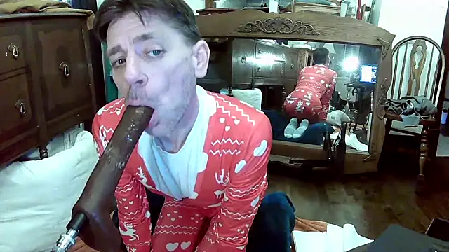 MaxJr8008 online show from December 4, 8:45 am