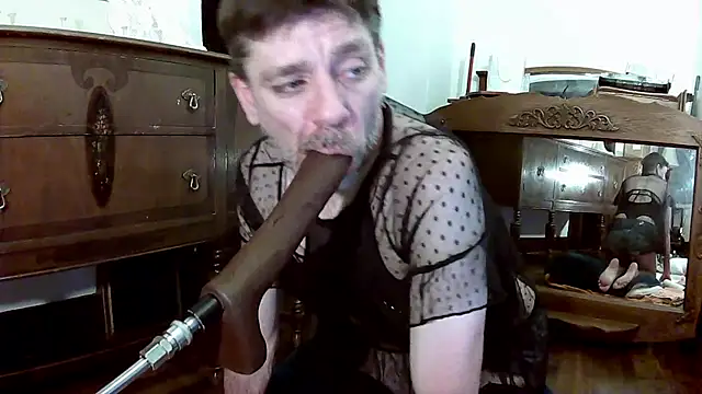 Snapshot of MaxJr8008 chatting on May 12, 7:38 am MaxJr8008 online show from May 12, 7:38 am
