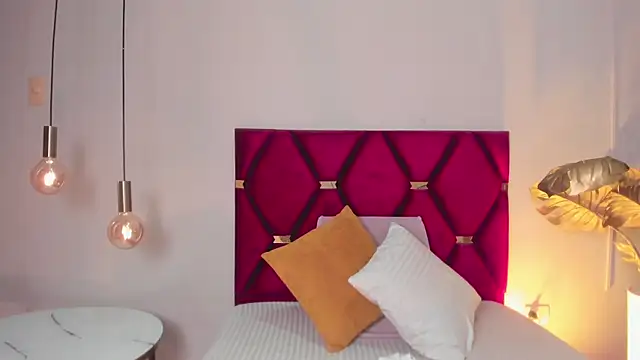 LaraGoldd online show from September 16, 12:44 am