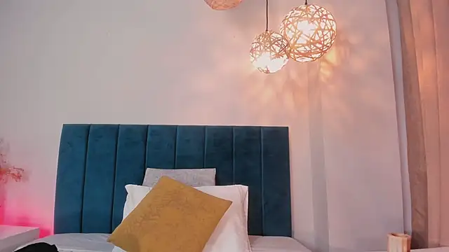 LaraGoldd online show from March 12, 12:39 am