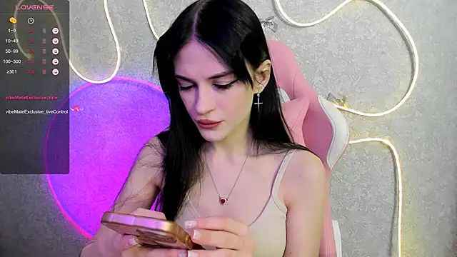 Snapshot of Molly_Crystall chatting on May 11, 2:50 am Molly Crystall online show from May 11, 2:50 am