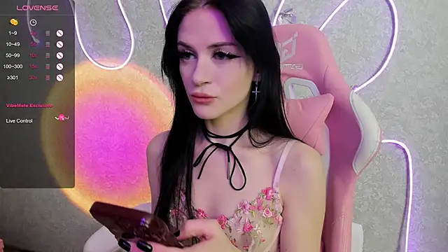 Snapshot of Molly_Crystall chatting on July 25, 3:37 am Molly Crystall online show from July 25, 3:37 am