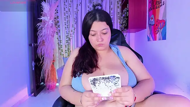 Snapshot of JulietaKane chatting on May 23, 10:03 pm JulietaKane online show from May 23, 10:03 pm