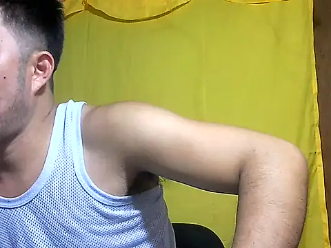 Snapshot of HairyHottestpinoyHandsome chatting on July 6, 6:32 am HairyHottestpinoyHandsome online show from July 6, 6:32 am