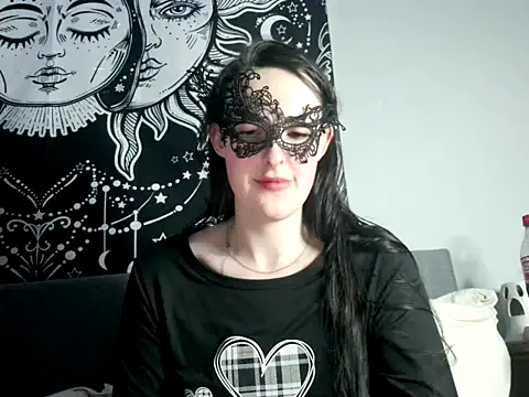 LexiSnowUK online show from February 3, 8:46 pm